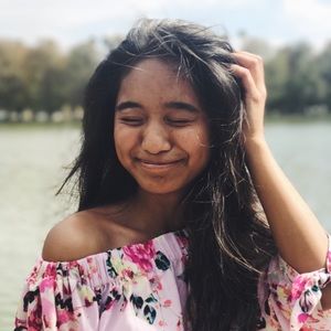 Meet your Posher, Lara